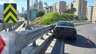 Ataşehir'de bariyere çarpan otomobilin sürücüsü yaralandı