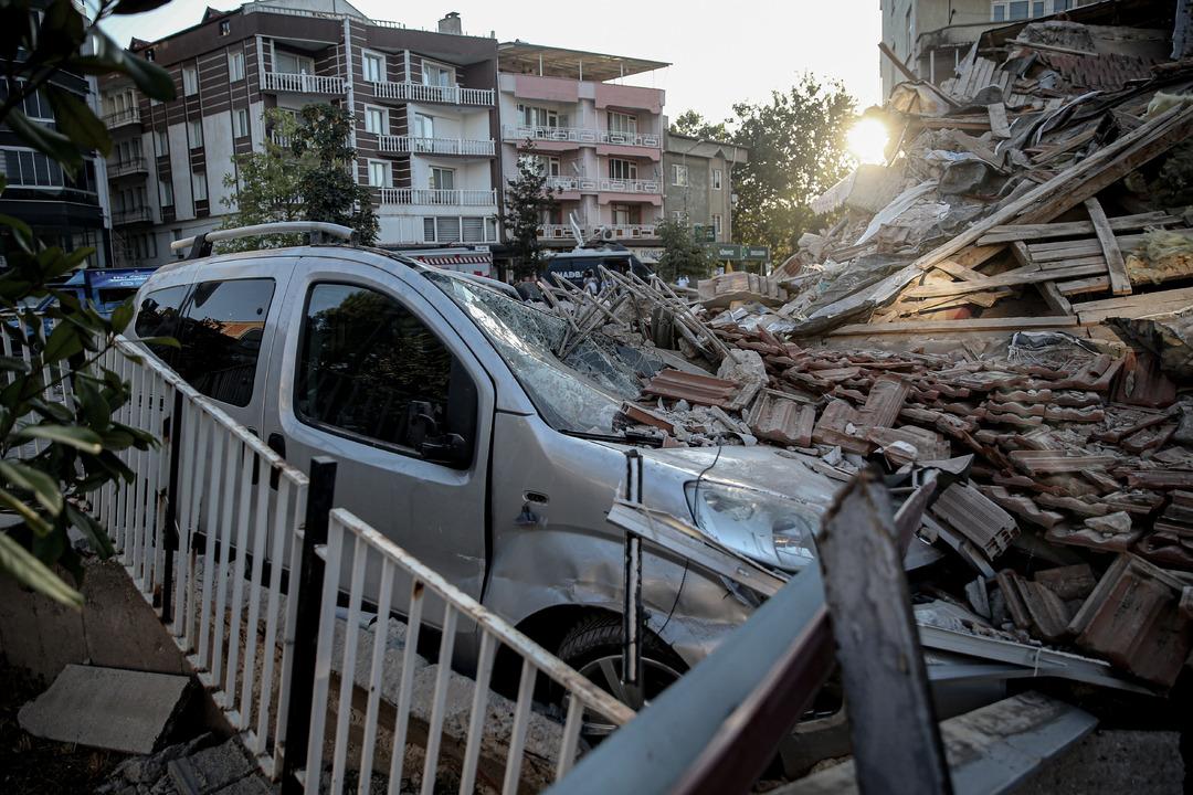 Balıkesir deki depremde yıkılan bina için korkunç iddia! Şimdi herkes aynı şeyi soruyor: Bu binalar riskli mi? 2