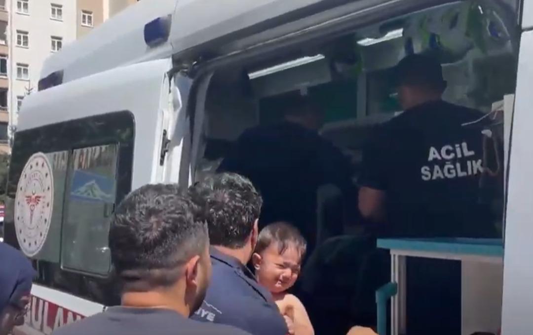 Son dakika | Küçük çocuk endişeli gözler içinde indirildi! Kayseri’de 14 katlı binada yangın: Oturanlar tahliye edildi 2