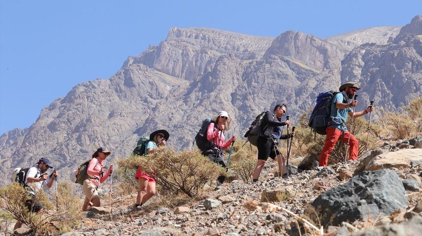Türkiye'nin en yüksek ikinci zirvesi! Dağcıların yeni gözdesi oldu