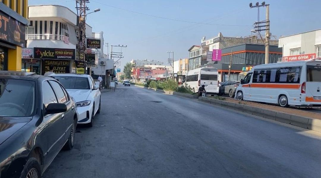 Mersin de feci kaza kamerada: Motosikletlinin çarptığı 2 çocuk yola savruldu! Annenin feryadı yürek burktu 3
