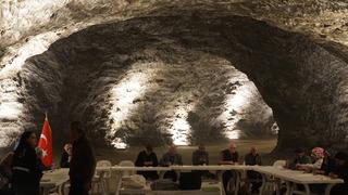 Hititlerden kalma mağarada nefes aldıran terapi: KOAH ve astım hastaları yerin 150 metre altında tarihi tuz mağarasında şifa buluyor...