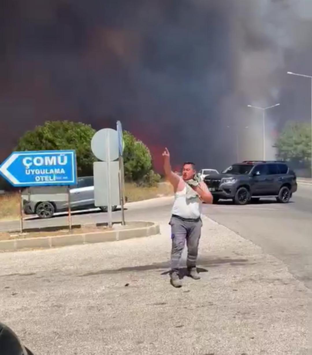 SON DAKİKA | Çanakkale de yine orman yangını! Dumanlar gökyüzünü kapladı, alevler her yerden görünüyor 2