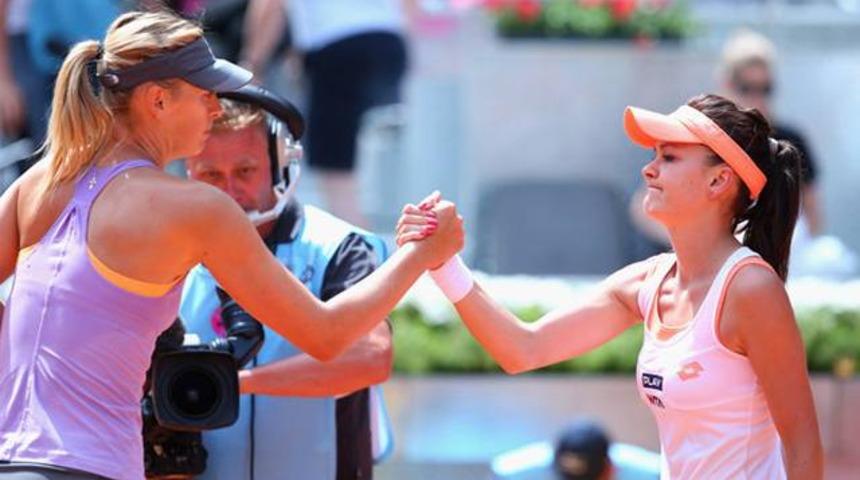 Radwanska ve Sharapova yarı finalde