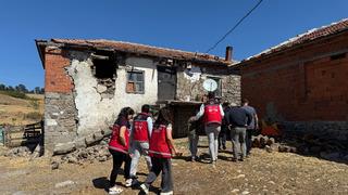 Manisa'da deprem sonrası hasar tespit ve yardım çalışmaları sürüyor