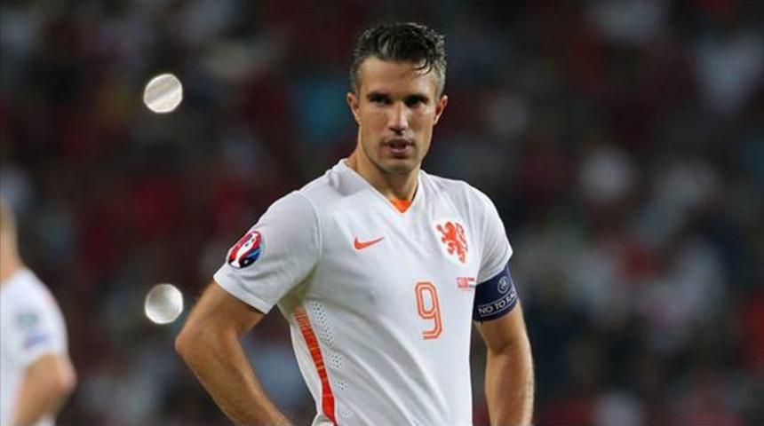 Van Persie'ye şok haber