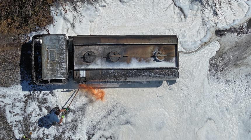 Edirne'de seyir halindeki akaryakıt tankerinde çıkan yangın söndürüldü