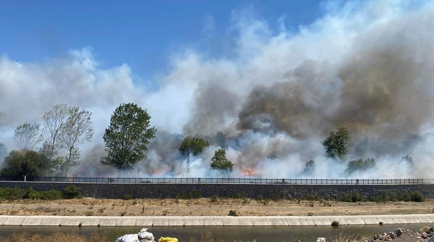 Çanakkale güzelyalı'da orman yangını: Boğaz trafiğe kapatıldı, tahliyeler başladı