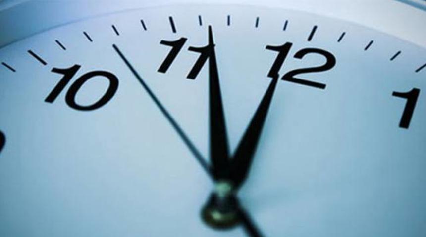 Galatasaray ve Fenerbah&ccedil;e'nin ma&ccedil;ları 1 saat ge&ccedil; oynanacak