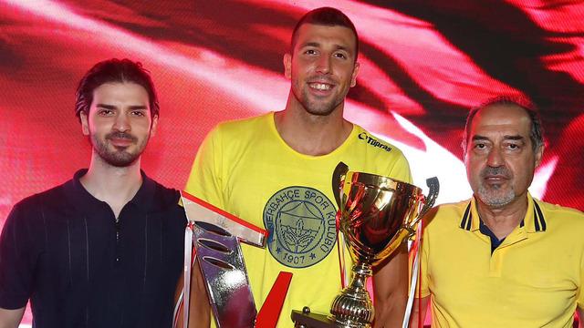 Kupayı Galatasaray'dan alıp Fenerbahçe'ye verdiler! 2023 yılının birincisi değişti