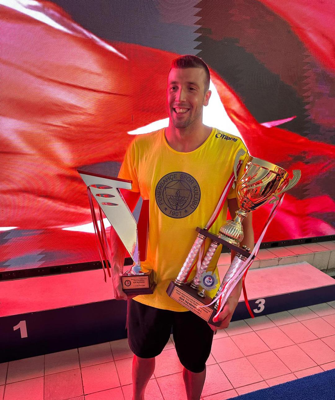 Kupayı Galatasaray dan alıp Fenerbahçe ye verdiler! 2023 yılının birincisi değişti 1