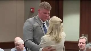 Hakim bile kariyerinde bir ilki yaşadı! Kocasının katiline mahkeme salonunda sarıldı