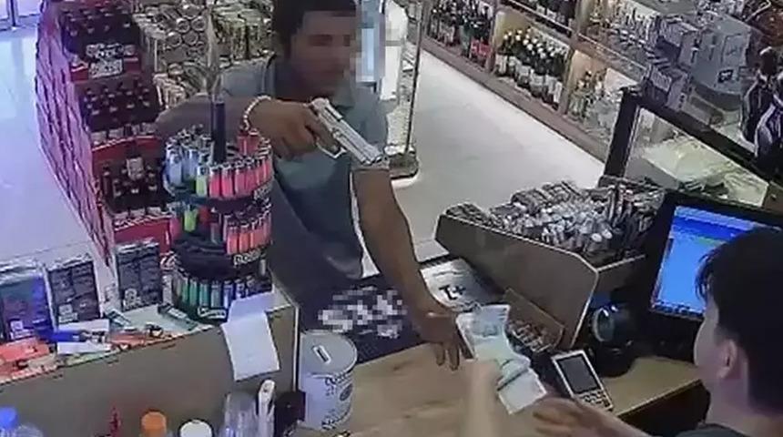 Tekirdağ’da şoke eden anlar! Kurusıkı tabancayla büfe soygunu