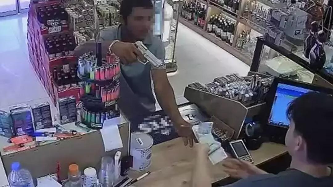 Tekirdağ’da şoke eden anlar! Kurusıkı tabancayla büfe soygunu 1