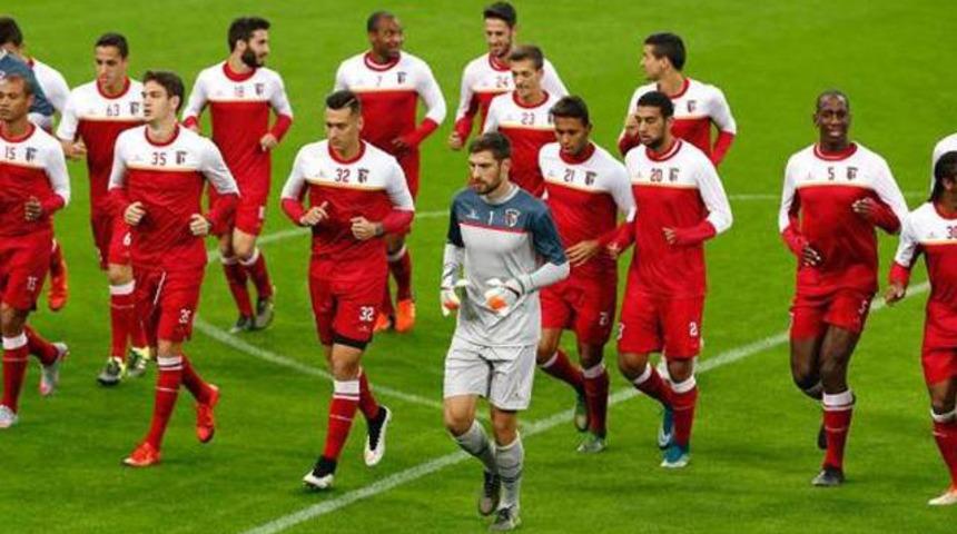 Soyunma odasından kramponları &ccedil;aldılar!