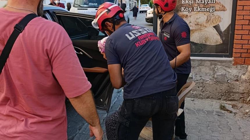 Çanakkale'de orman yangınlarında tahliye çalışmasına katılan ekip alevlerin arasından kurtarıldı