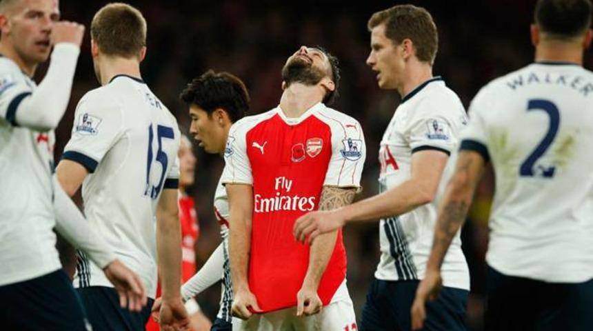 Arsenal fırsat tepti, Mesut tarihe ge&ccedil;ti