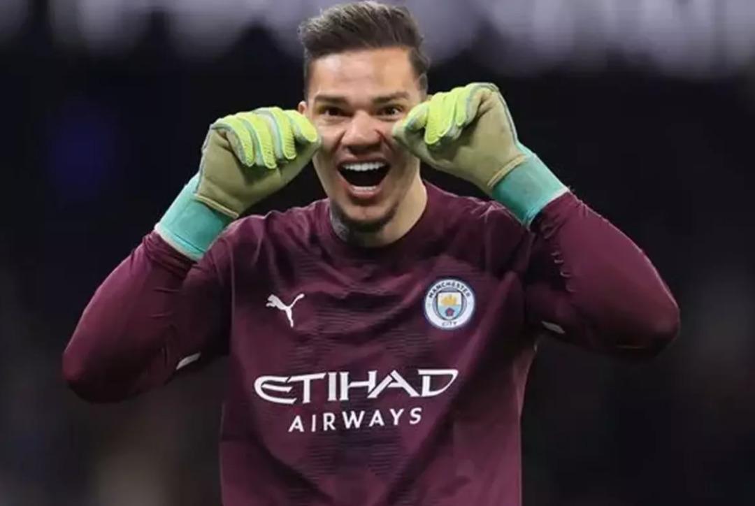 Taraftar heyecanla bu haberi bekliyordu! Galatasaray kaleci transferinde mutlu sona ulaştı... O maçta tribünde, anlaşma sağlandı! 2