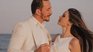 Survivor Berkan Karabulut ve sevgilisi Lale Onuk evleniyor! Görkemli kına gecesi sosyal medyayı salladı! 5 elbise değiştirdi