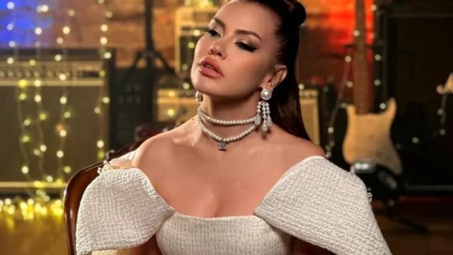 Şarkıcı Lara bu defa korkuttu! Hastaneye kaldırıldı  