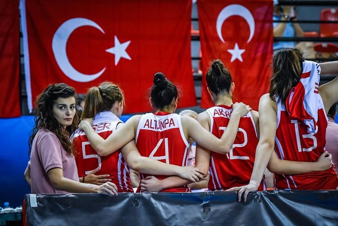 İstanbul da doktorun sır ölümü! Lüks rezidansta, yatak odasında kolunda serum takılı halde bulundu 10