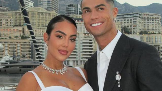 Cristiano Ronaldo 9 yıl sonra sevgilisi Georgina Rodriguez'e evlilik teklif etti! 37 karatlık yüzüğün değeri dudak uçuklattı