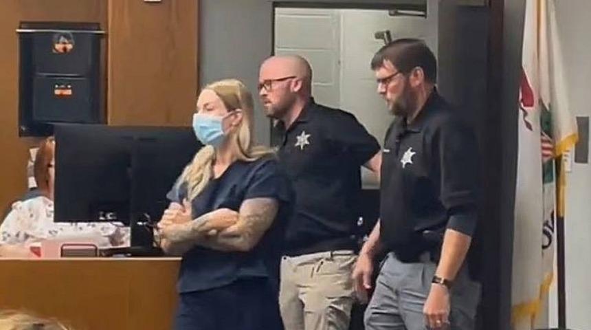 11 yaşındaki öğrencisini kandırdı, tecavüz etti! Kadın öğretmen aylarca para ve fotoğraf göndermiş...