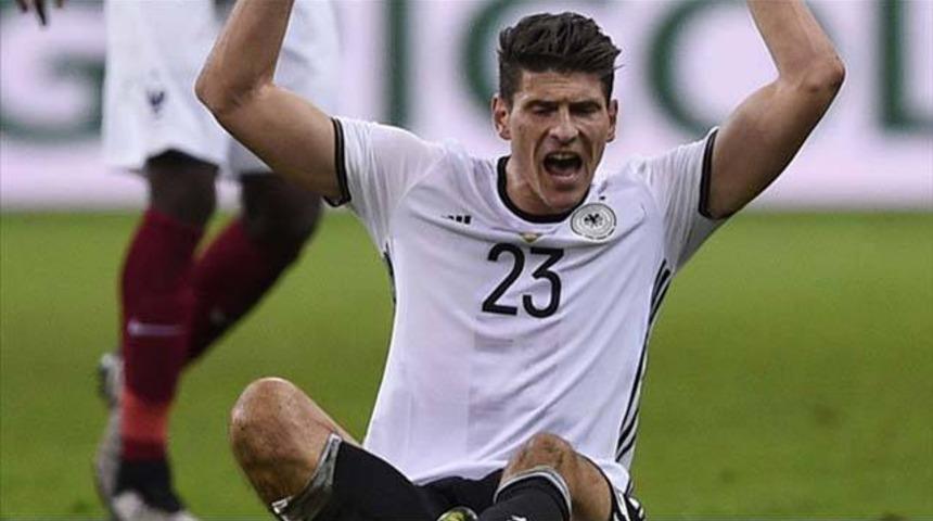 Mario Gomez'in korktuğu başına geldi