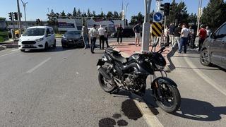 Kocaeli'de otomobille çarpışan motosikletin sürücüsü yaralandı