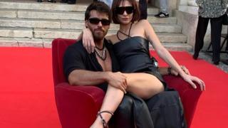 Can Yaman yine aşka geldi! DJ sevgilisi Sara Bluma ile peş peşe romantik pozlar...