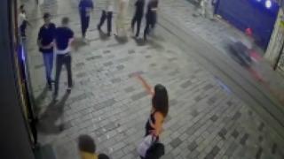 Kıskançlık krizinden 3 kişiyi yaraladı! Sevgilisine ve yakınlık kurduğu kadına bıçakla saldırdı