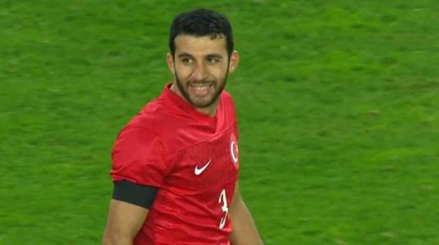 Milli ma&ccedil;a damga vuran olay! İsmail G&uuml;ld&uuml;ren trib&uuml;nden mi atladı?