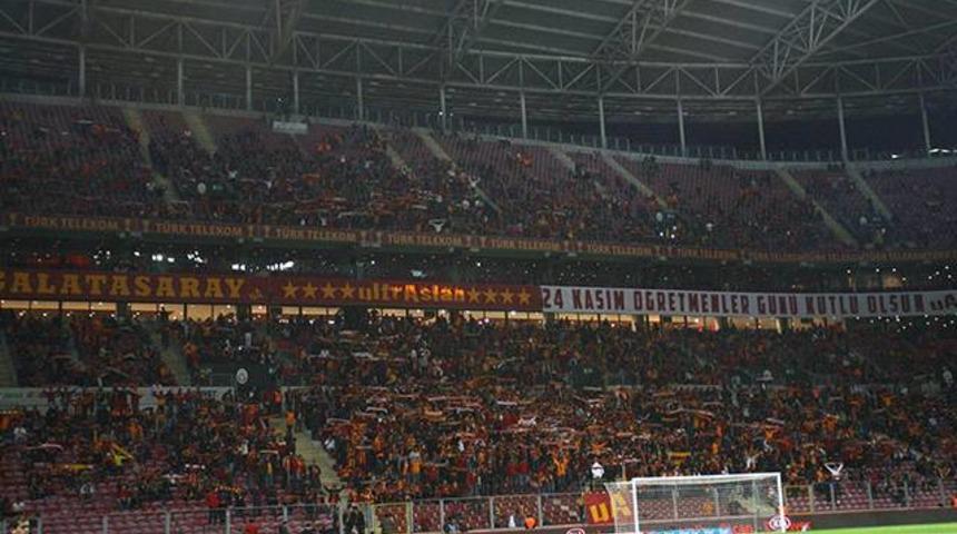 T&uuml;rk Telekom Arena&rsquo;da y&ouml;netime b&uuml;y&uuml;k tepki!