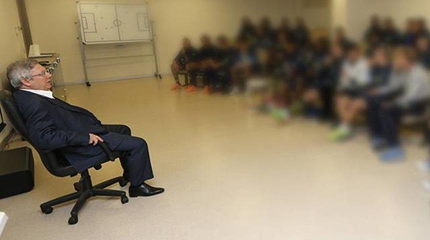 Aziz Yıldırım ma&ccedil;tan &ouml;nce futbolcuları topladı ve...