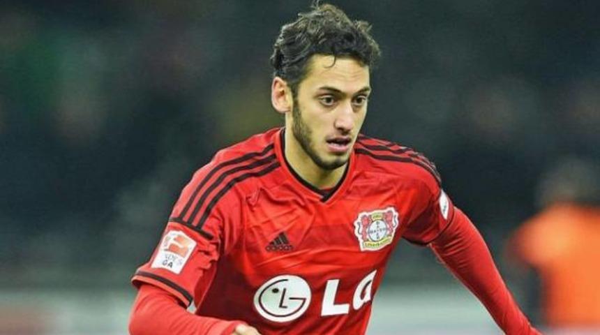 Hakan &Ccedil;alhanoğlu yılın 11'ine aday!