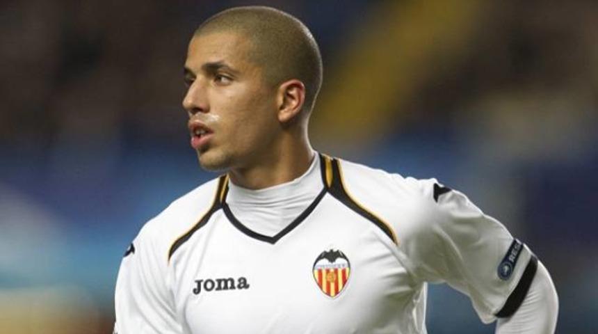 K&ouml;şeye sıkıştılar! İmzayı atıyor