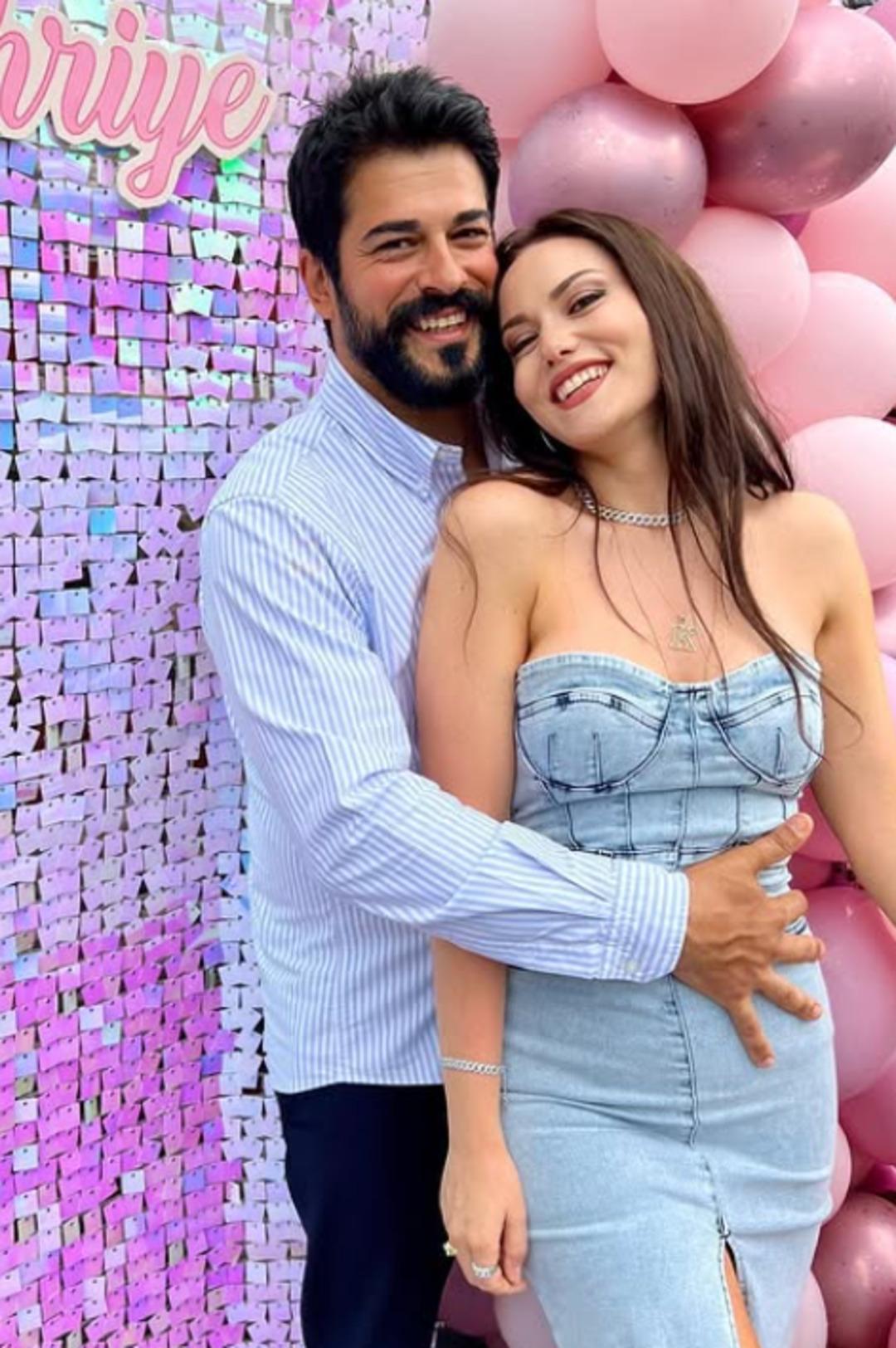 Fahriye Evcen ile Burak Özçivit boşanıyor mu? Son hamlesi şaşırttı! Önce sildi sonra geri ekledi... 2