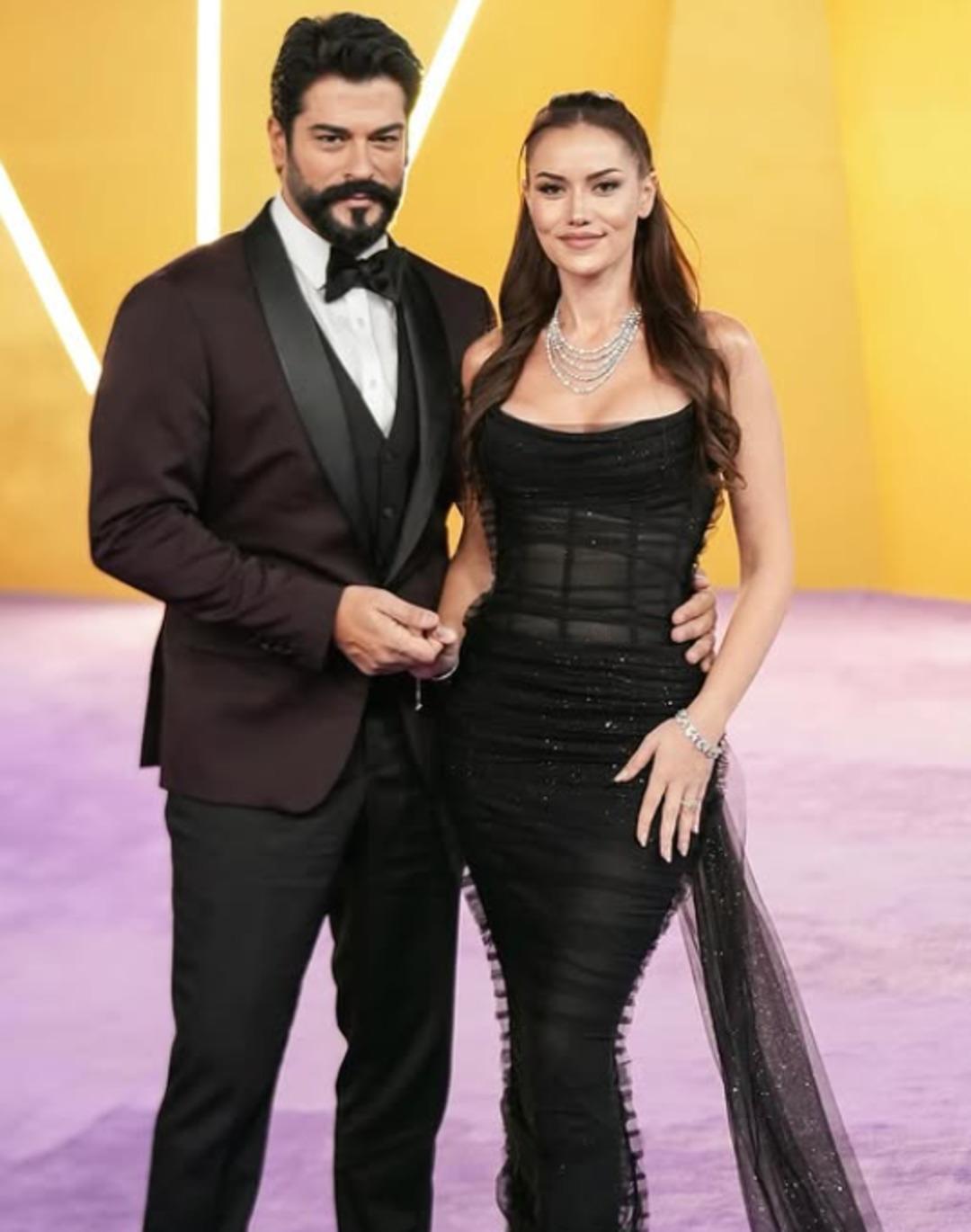 Fahriye Evcen ile Burak Özçivit boşanıyor mu? Son hamlesi şaşırttı! Önce sildi sonra geri ekledi... 1