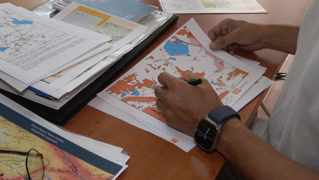  Deprem olmaz  denilen il için korkutan açıklama! "Yıkıcı etkisi olacağını öngördüğümüz faylar var" var diyerek uyardı: "7 lere ulaşan ivmelerde deprem üretebilecek potansiyele sahip faylar" 1