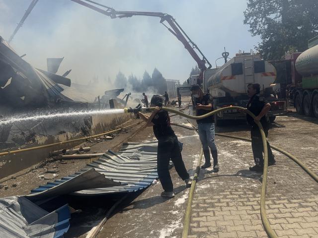 Kahramanmaraş'ta ambalaj fabrikasında çıkan yangın kontrol altına alındı