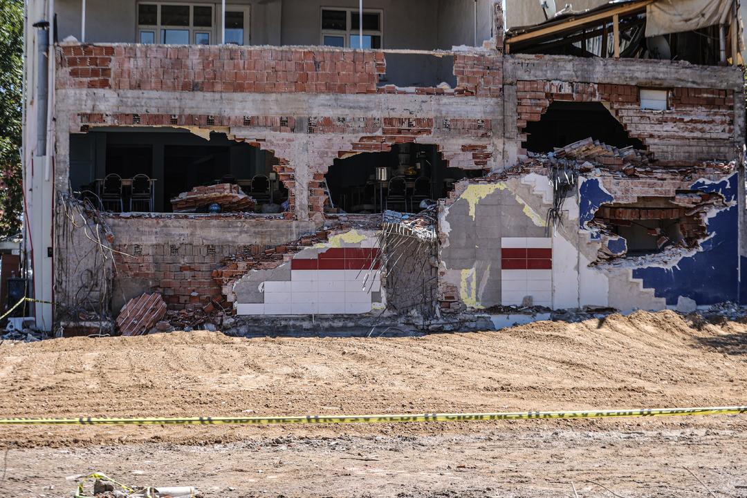 Onlarca binada ağır hasar var! Bakan Kurum deprem sonrası Balıkesir den sayıları tek tek açıkladı: "Cumaya dek tamamlanacak" 1