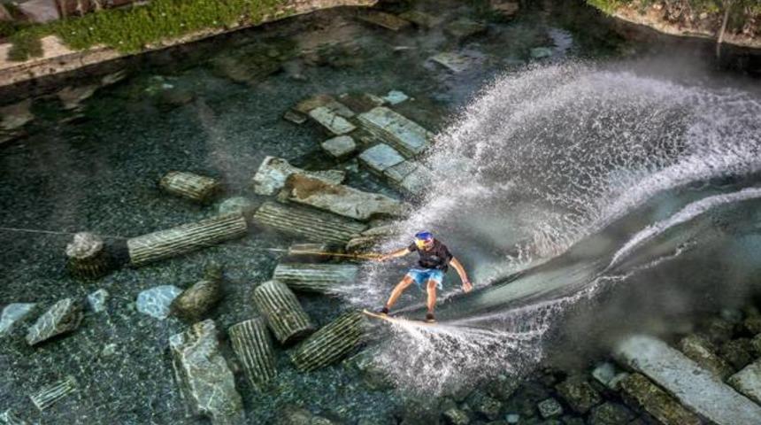 Denizli&rsquo;deki Kleopatra havuzunda eşsiz &ldquo;wake skate&rdquo; şovu