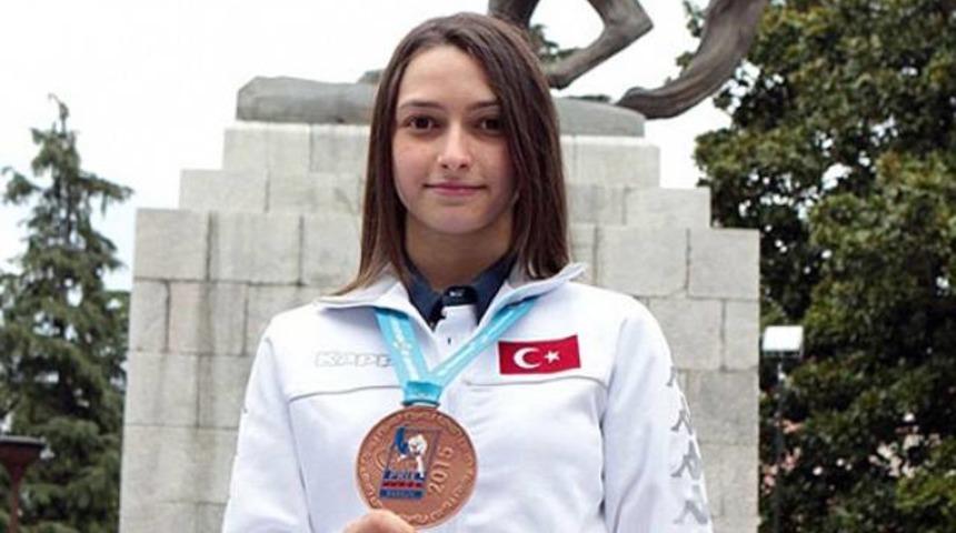 Dilara Lokmanhekim'den bronz madalya
