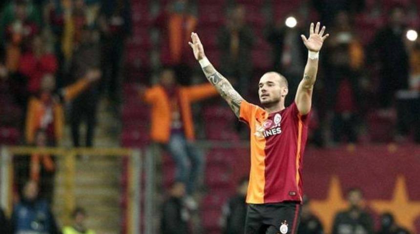 Sneijder uçaktakilere sordu: 'Mustafa hoca...'