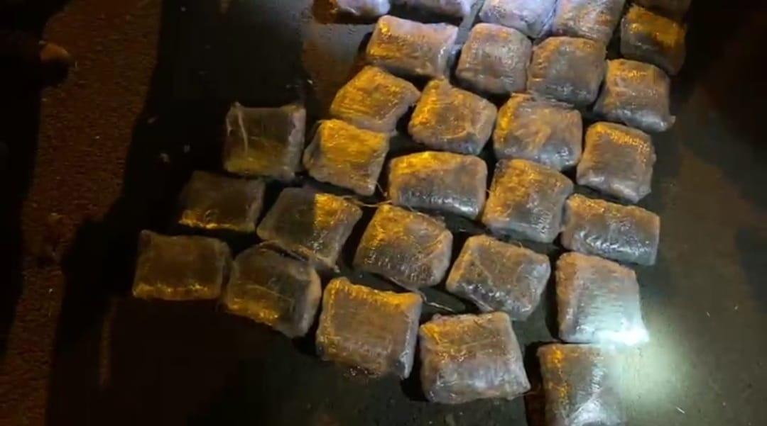 Oto çekicide uyuşturucu tuzağı! 28 bin kişilik zehir ele geçirildi 2