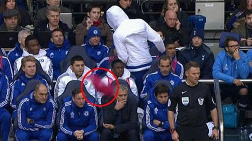 Diego Costa, Mourinho'ya yelek fırlattı