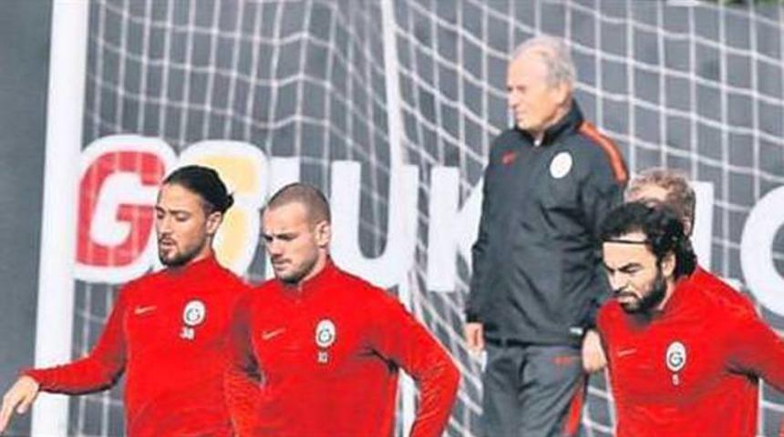 Sneijder&Sel&ccedil;uk'la Denizli zirvesi