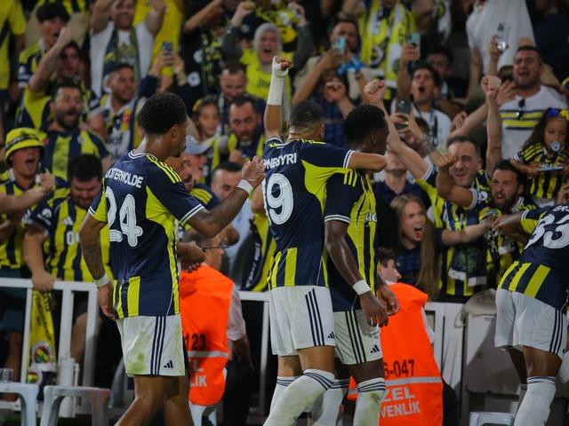Dünya Fenerbahçe'yi konuşuyor! 5 gollü galibiyet Avrupa'da şaşkınlık yarattı: Feyenoord'a kapıyı gösterdiler