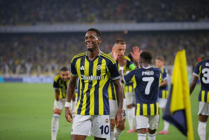 Dünya Fenerbahçe'yi konuşuyor! 5 gollü galibiyet Avrupa'da şaşkınlık yarattı: Feyenoord'a kapıyı gösterdiler G4