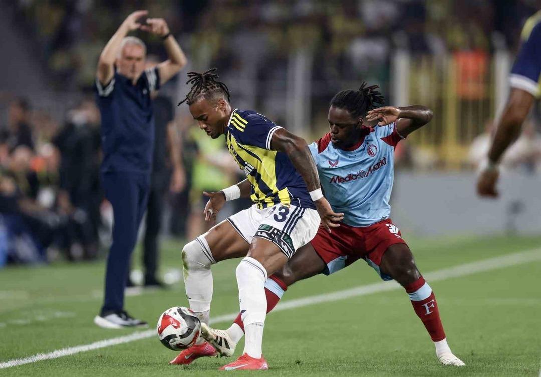 Fenerbahçe den Şampiyonlar Ligi nde harika bir geri dönüş! Sarı lacivertliler Feyenoord u geriden gelip yendi ve adını bir üst tura yazdırdı... 1